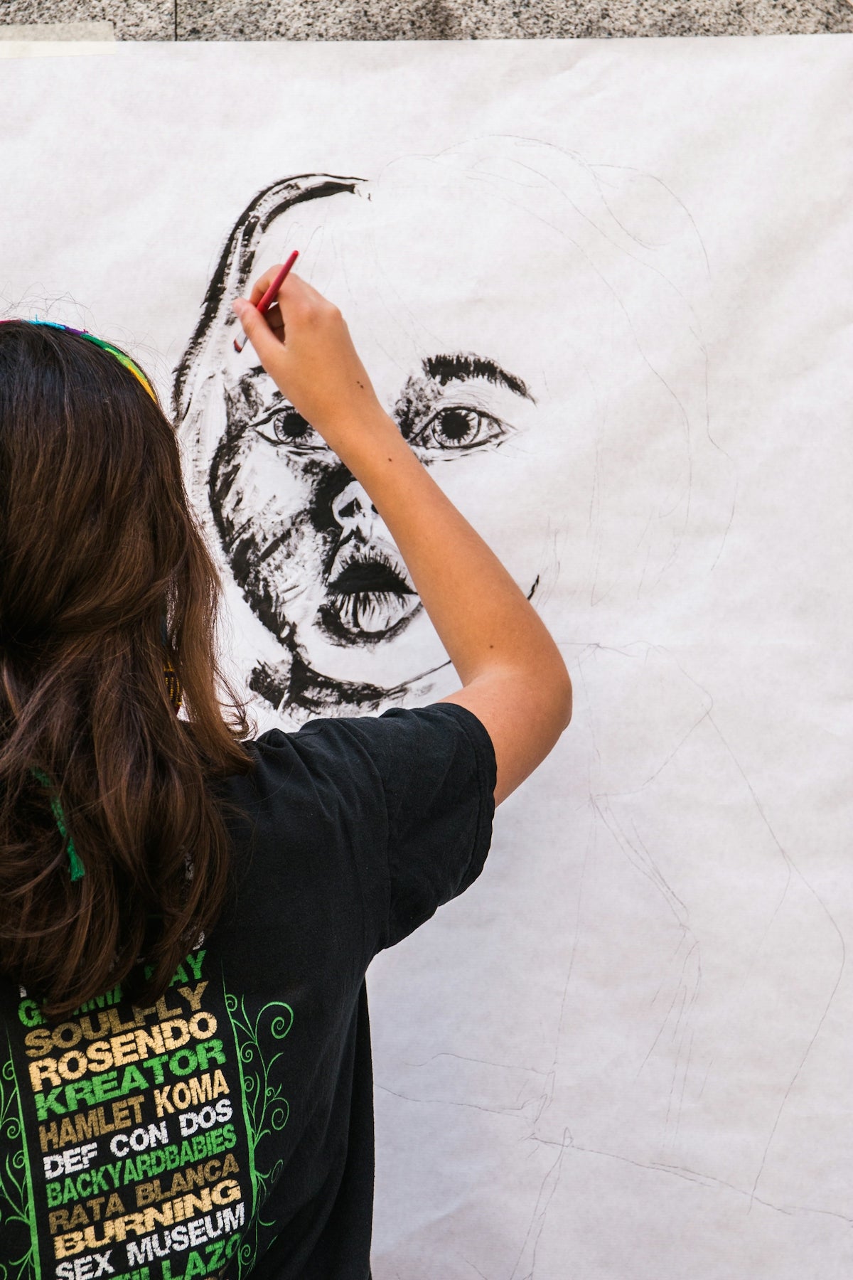 girl painting face